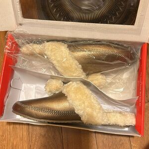 NWOT Anne Klein Women’s Slippers Size 9